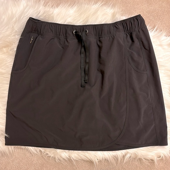 Patagonia Women’s Fleetwith Skort Size Large - Picture 11 of 16